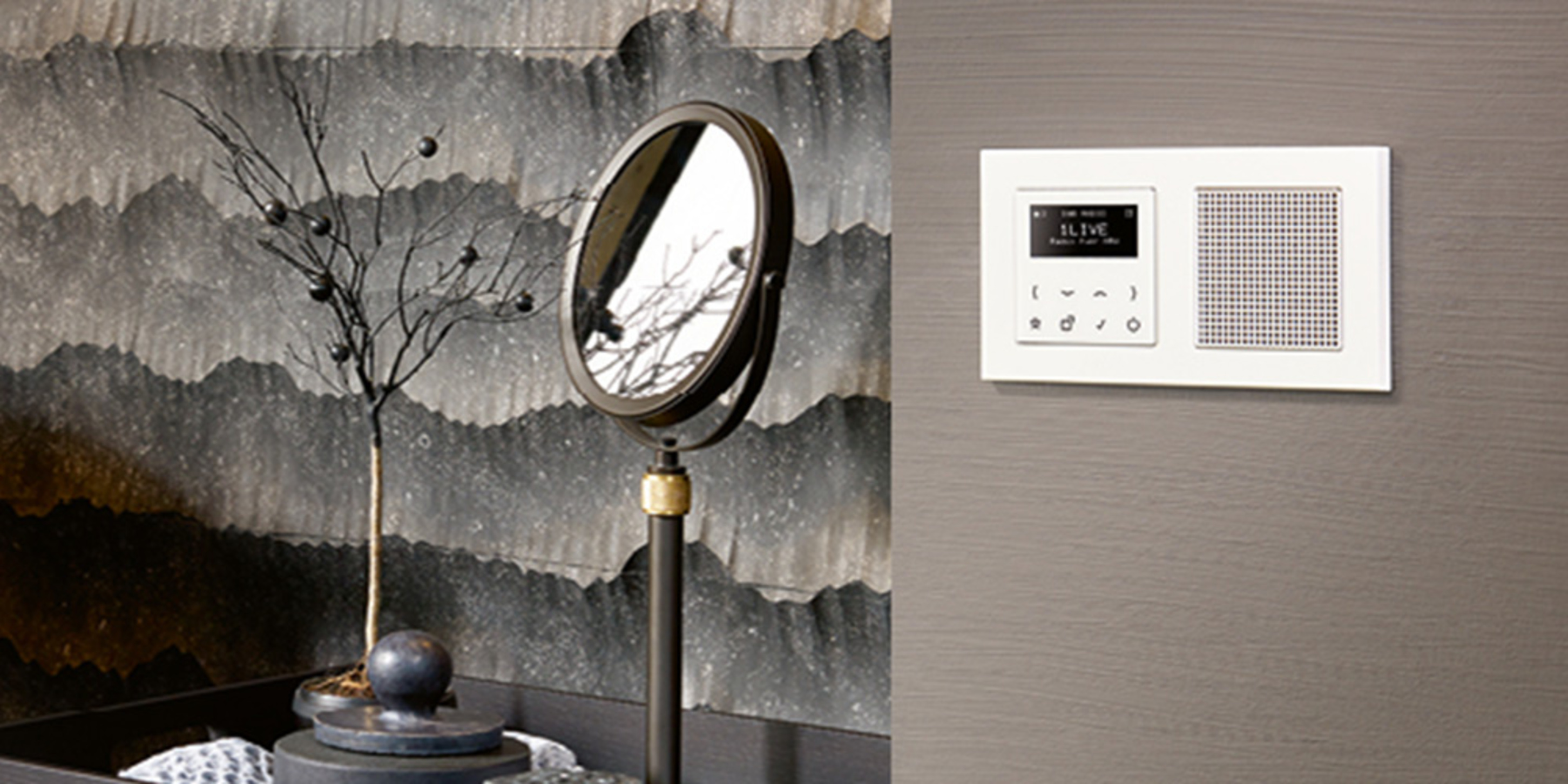 JUNG Smart Radio DAB+ bei SATFUN GmbH in Leinburg